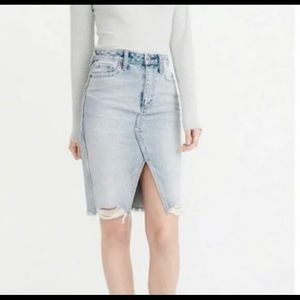 Abercrombie & Fitch Distressed Pencil Skirt